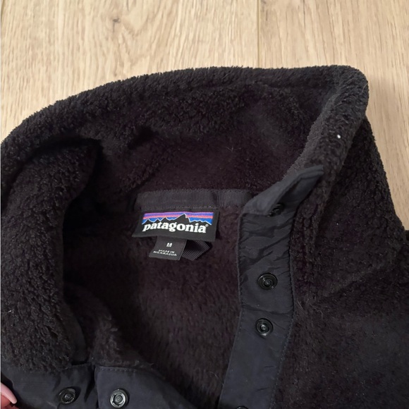 PATAGONIA Black Quarter Zip - Picture 3 of 4
